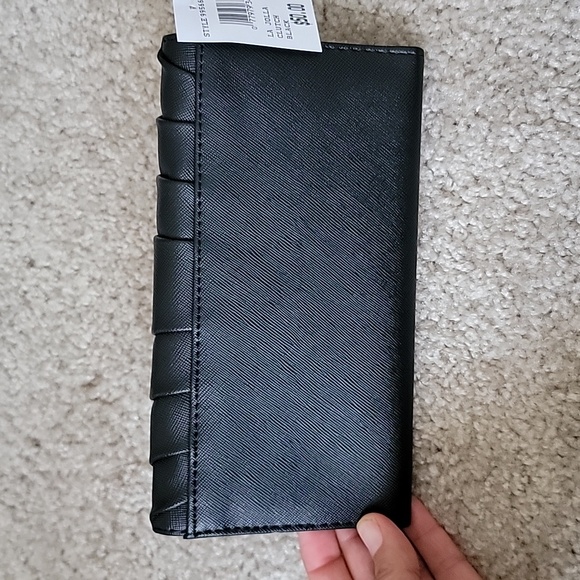 Kenneth Cole Reaction Black Wallet - Picture 4 of 6